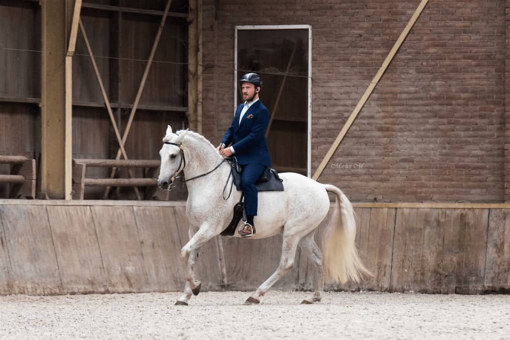 Bart Hartogsveld historische en klassieke dressuur lessen Maastricht en Limburg canter galop paard Caloroso